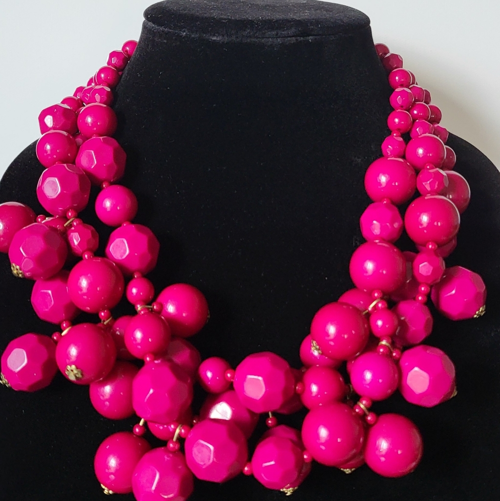 80s Bold Pink Beaded Necklace 15$